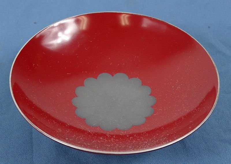 Large Boxed Japanese Sake Cup with Chrysanthemum — image 2