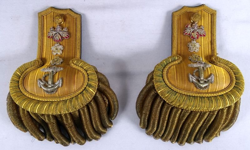 Named and Cased Imperial Japanese Navy Captain's Full Dress Fore and Aft Hat and Epaulettes Set — image 4
