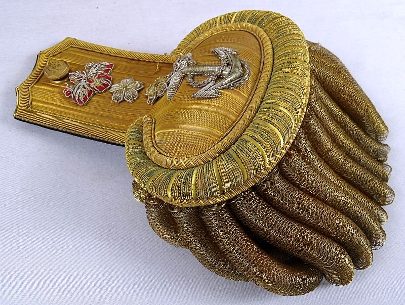 Named and Cased Imperial Japanese Navy Captain's Full Dress Fore and Aft Hat and Epaulettes Set — image 7