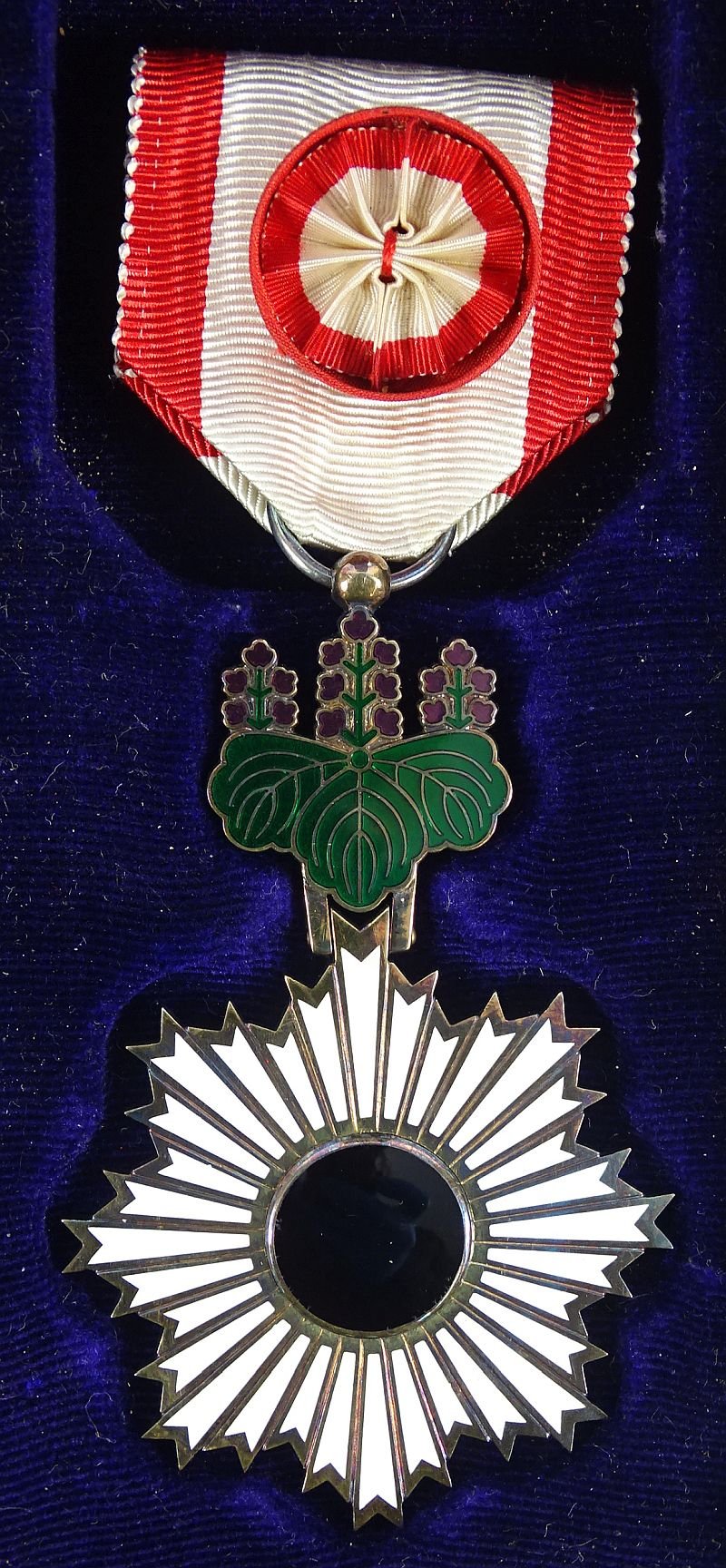 Cased Japanese Order of the Rising Sun 4th Class — image 2