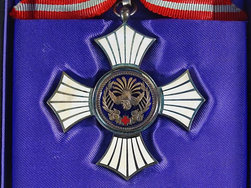 Cased Japanese Ladies Red Cross Medal for Merit — image 2
