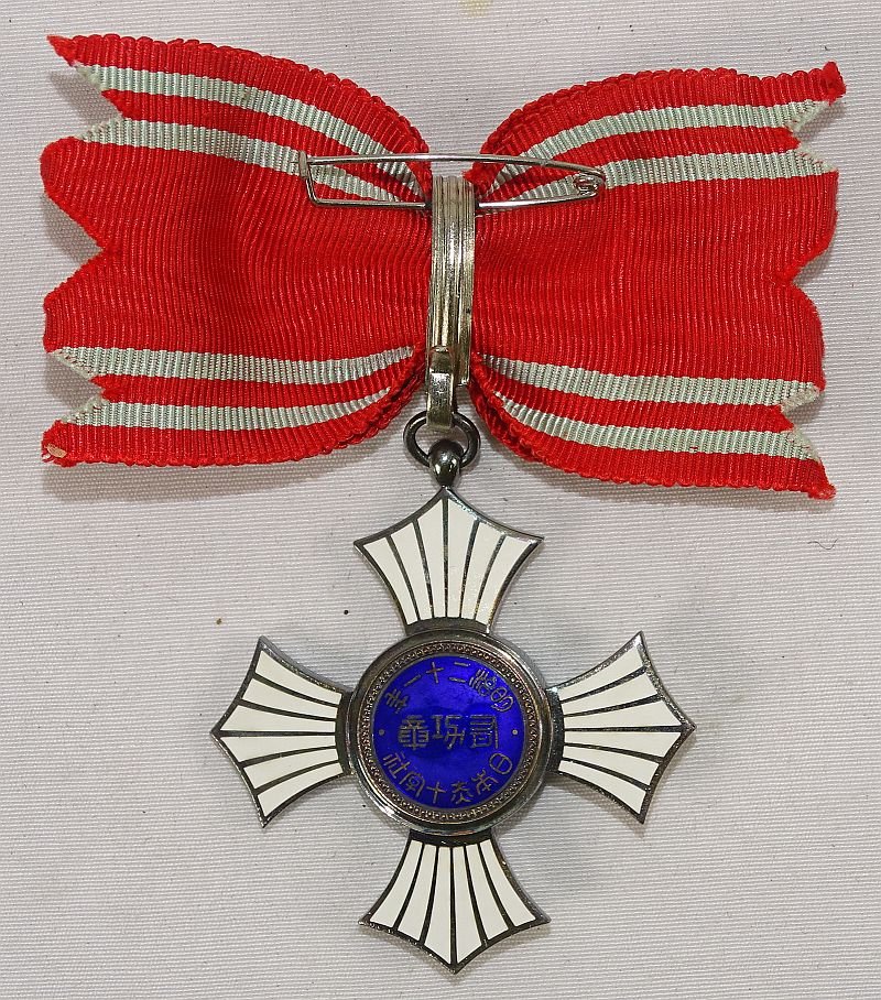 Cased Japanese Ladies Red Cross Medal for Merit — image 3
