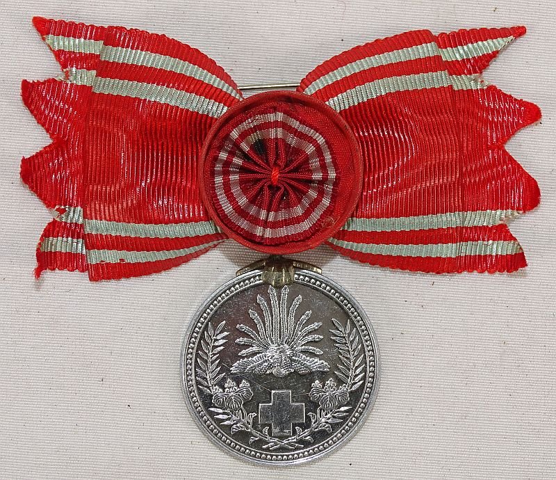 Boxed Ladies Japanese Red Cross Honor Medal — image 2