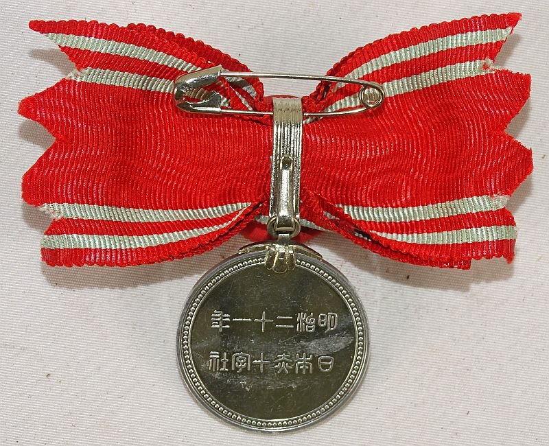 Boxed Ladies Japanese Red Cross Honor Medal — image 3