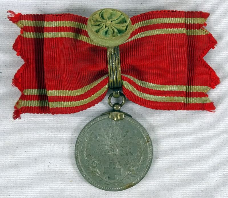 Boxed Japanese Red Cross Ladies Life Member Medal — image 2
