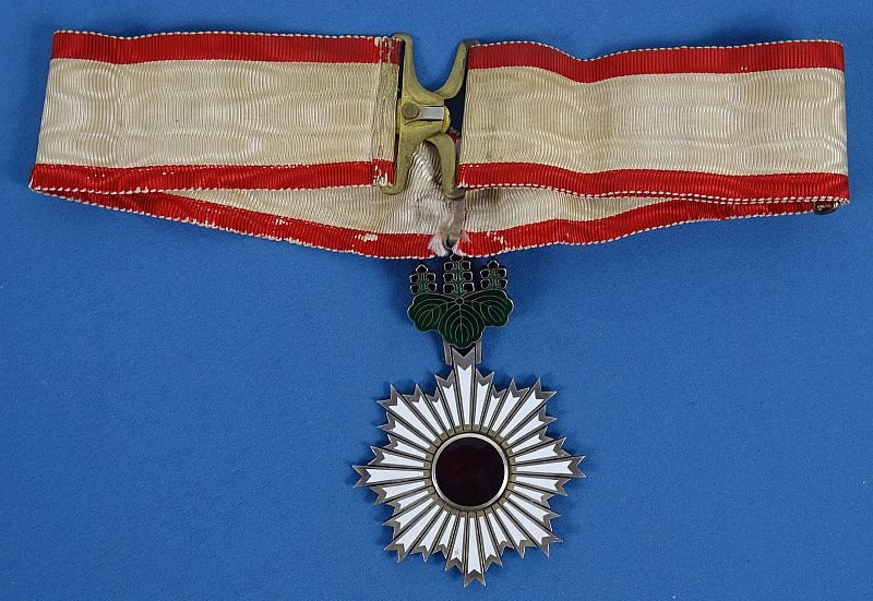Cased Japanese Order of the Rising Sun 3rd Class — image 3