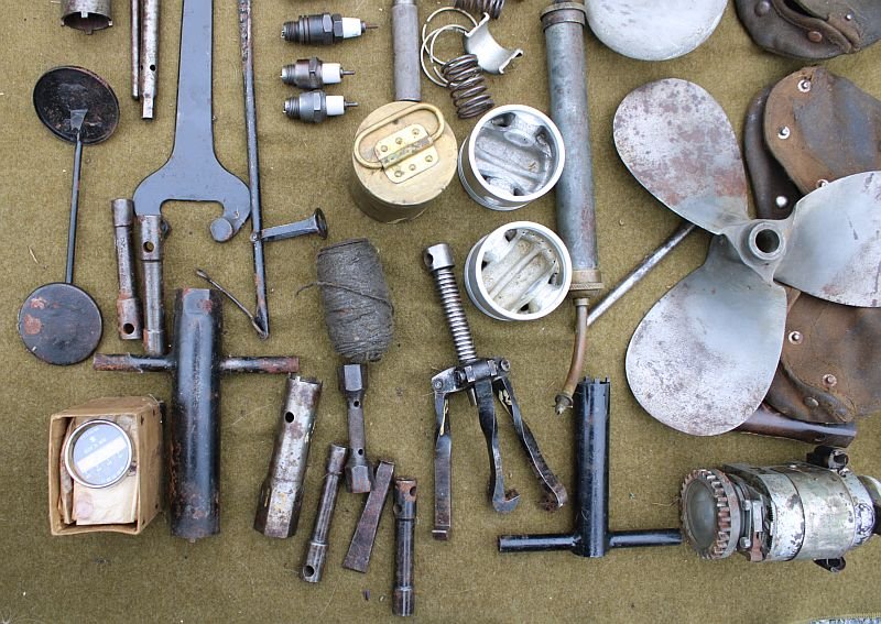 1942 Dated Japanese Military Outboard Motor With Spares — image 3