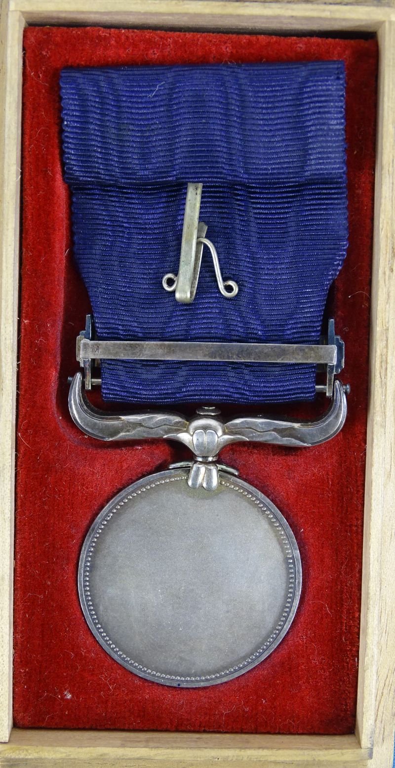 Boxed WWII Japanese Dark Blue Ribbon Medal of Honor — image 2