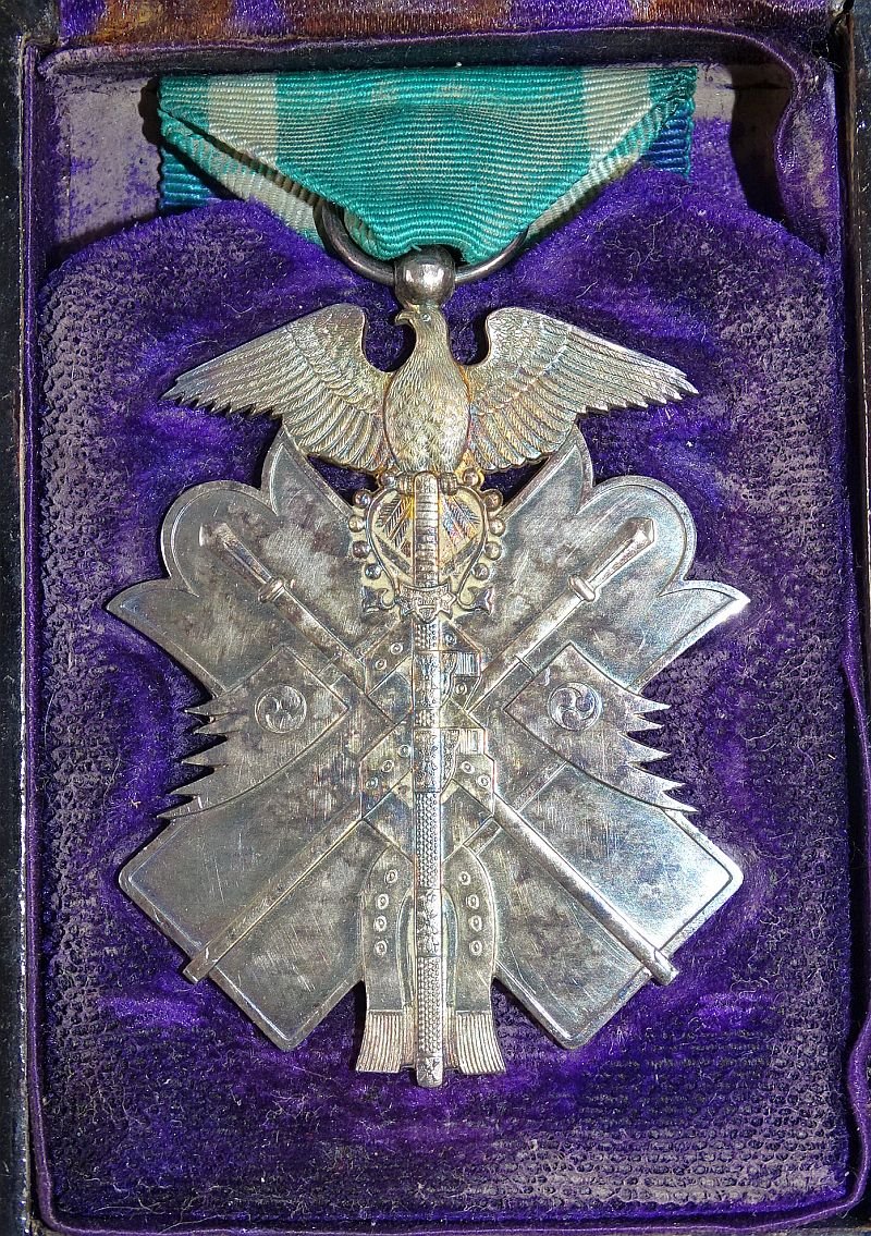 Cased Japanese Order of the Golden Kite 7th Class — image 2