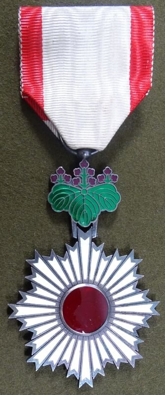 Japanese Cased Order of the Rising Sun 5th Class — image 3