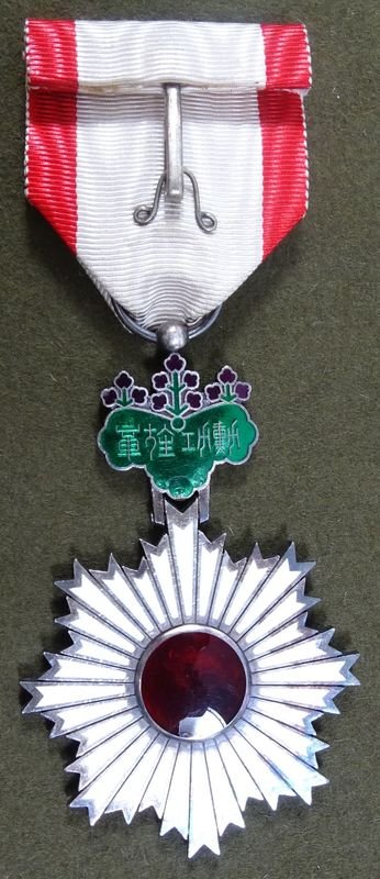 Japanese Cased Order of the Rising Sun 5th Class — image 4