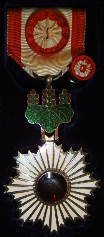 Japanese Order of the Rising Sun 4th Class — image 2