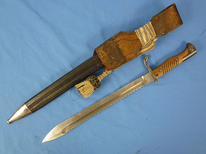 1912 Dated Imperial German Model 1894 / 1898 Sawback Blade Bayonet by C.G. Haenel with Frog and Knot — image 3