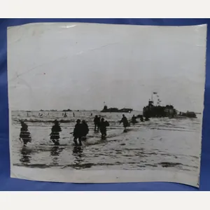 WWII U.S. Army Wire Photo Americans Wading Ashore Invasion of …