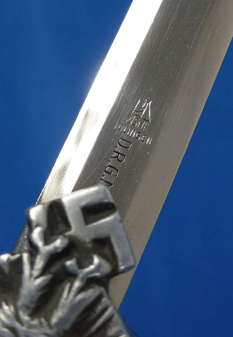 Miniature 2nd Model Luftwaffe Officer Dagger by SMF (Stöcker & Co.) — image 4