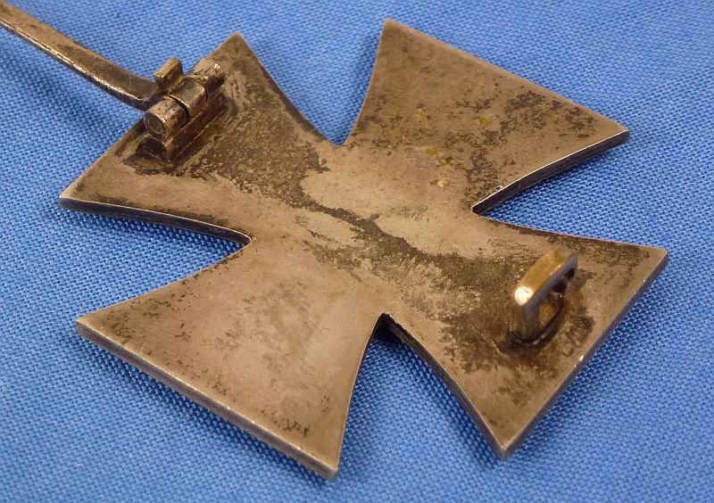 Untouched and Uncleaned 1939 Iron Cross First Class Marked 'L/19' (Ferkinand Hoffstatter) — image 3