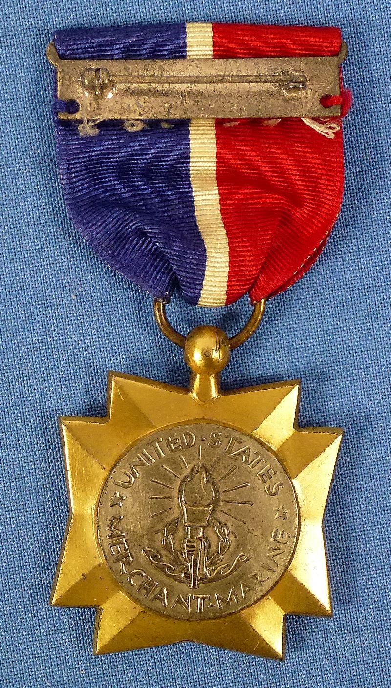 Cased WWII U.S. Merchant Marine Mariner's Medal — image 3