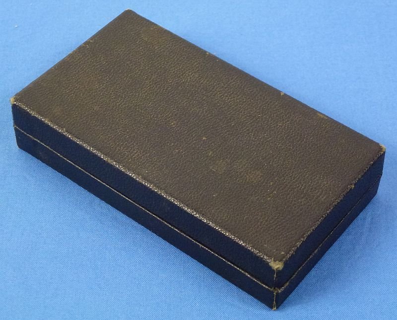 Cased WWII U.S. Merchant Marine Mariner's Medal — image 4