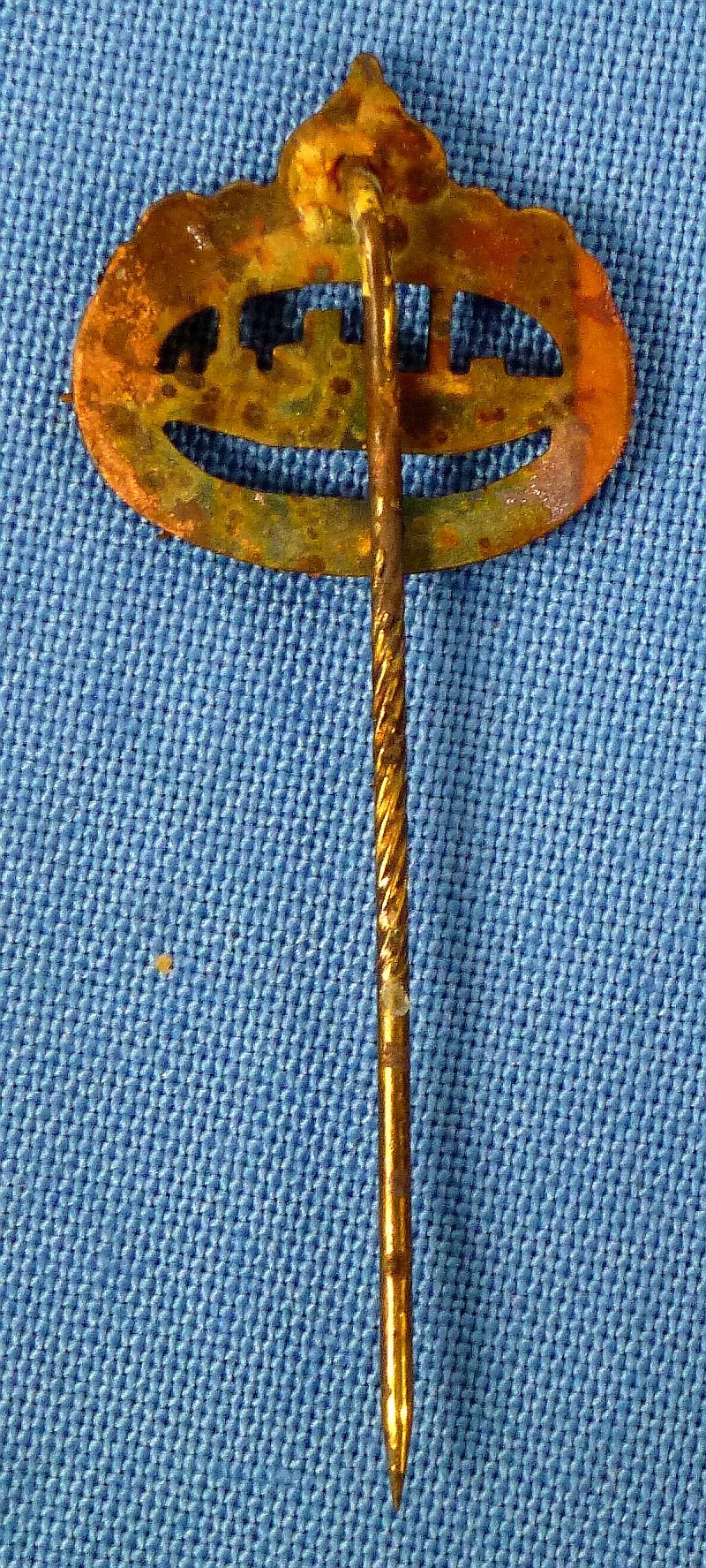Imperial German Kriegsmarine U-Boat Badge Stickpin from a Retailer Supply Card — image 3