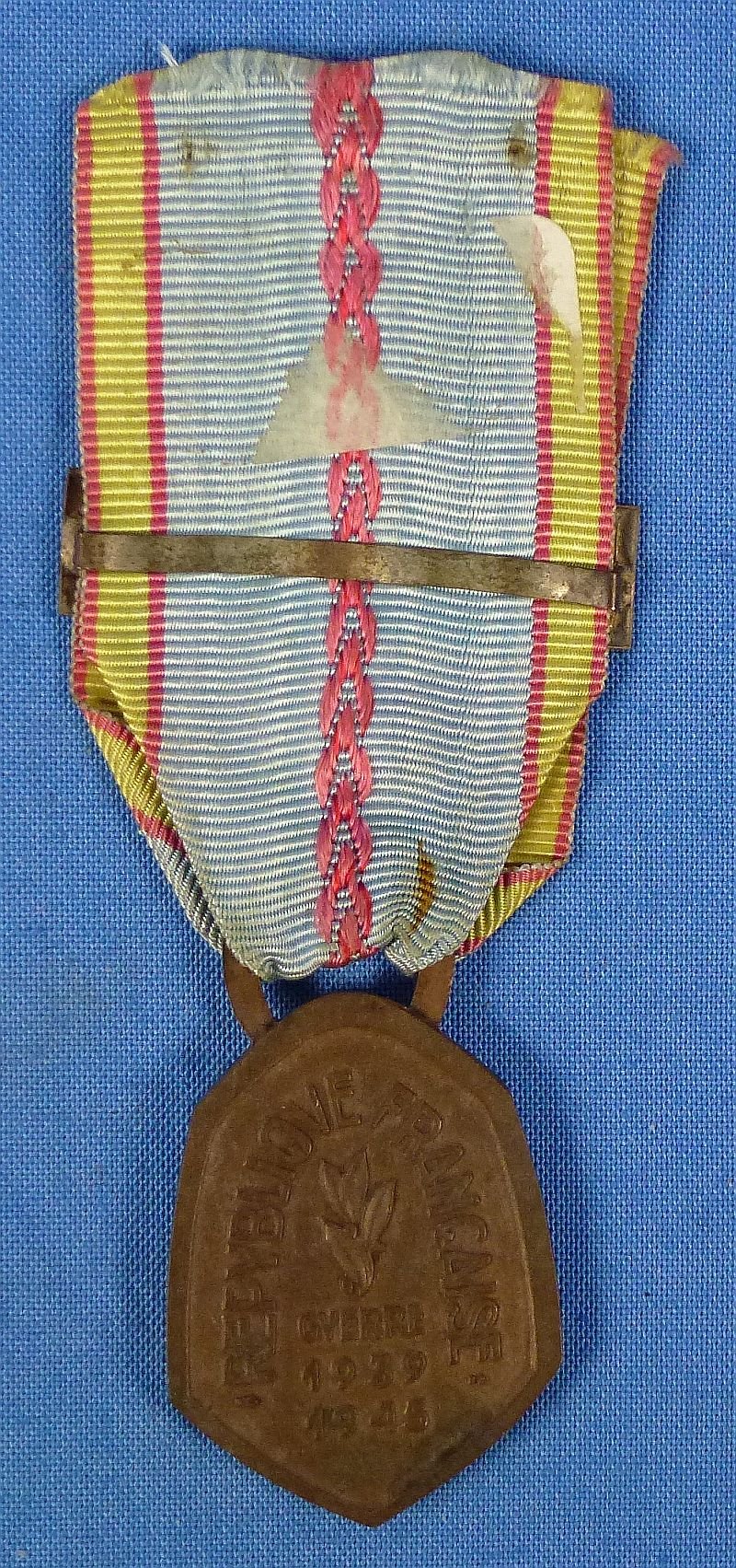 French WWII 1939–1945 Commemorative War Medal with 'Liberation' Bar — image 2