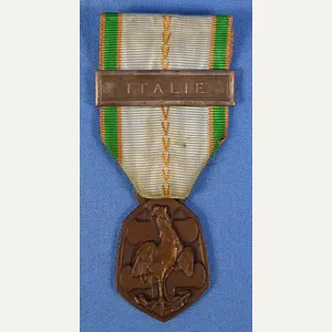 French WWII 1939–1945 Commemorative War Medal with 'ITALIE' Bar