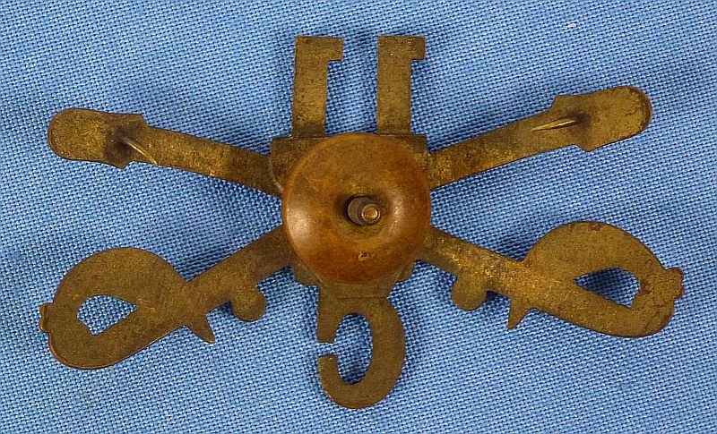 Model 1895 11th Cavalry Regiment Troop 'C' Cap Badge — image 2