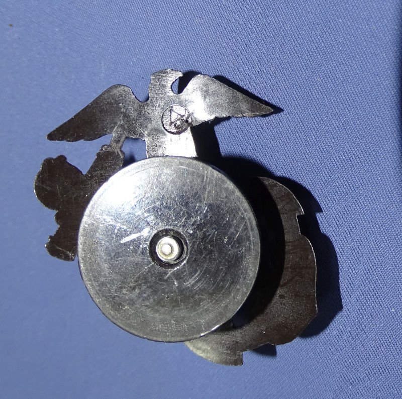 WWII Marine Corps Plastic Eagle Globe & Anchor Enlisted Man's Visor Hat Badge — image 2