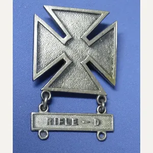Pre WWII Army Marksman Qualification Badge With Rifle D Bar