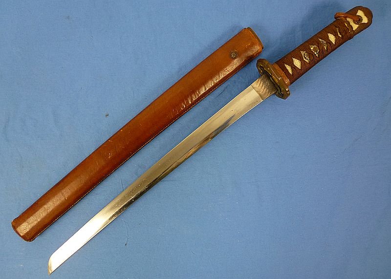 Signed WWII Japanese Pilot or Armored Officer Wakizashi Short Sword in Shin Gunto Mounts and Leather Combat Cover — image 2
