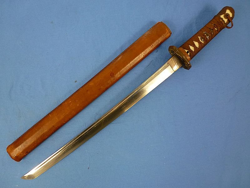 Signed WWII Japanese Pilot or Armored Officer Wakizashi Short Sword in Shin Gunto Mounts and Leather Combat Cover — image 3