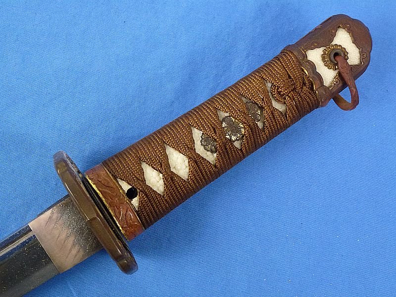Signed WWII Japanese Pilot or Armored Officer Wakizashi Short Sword in Shin Gunto Mounts and Leather Combat Cover — image 7