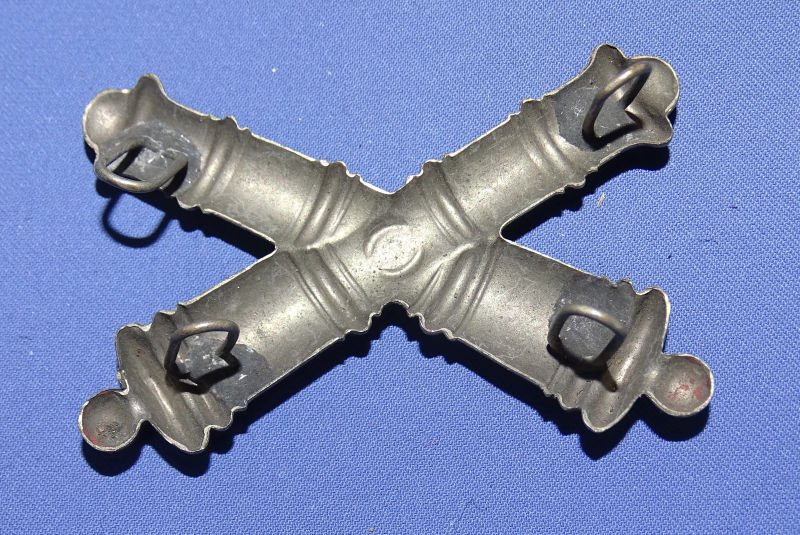 US Army Model 1872 Artillery Enlisted Hat Badge — image 2