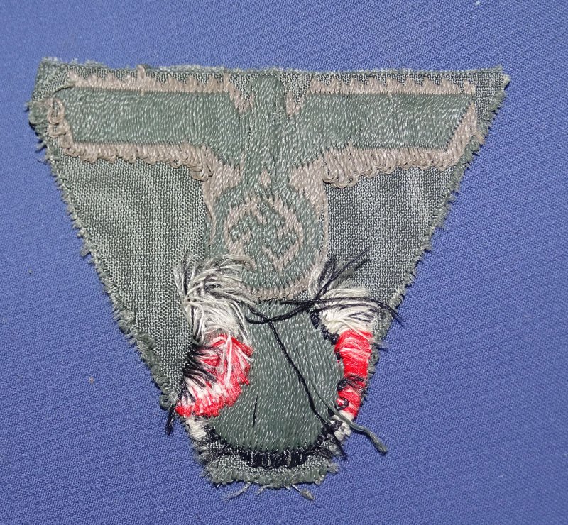 WWII German Army EM/NCO M43/Overseas Cap Insignia — image 2