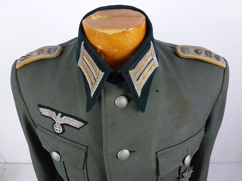Named 1940 Dated German Army 15th Cavalry Regiment Hauptmann Tunic with Medals — image 2