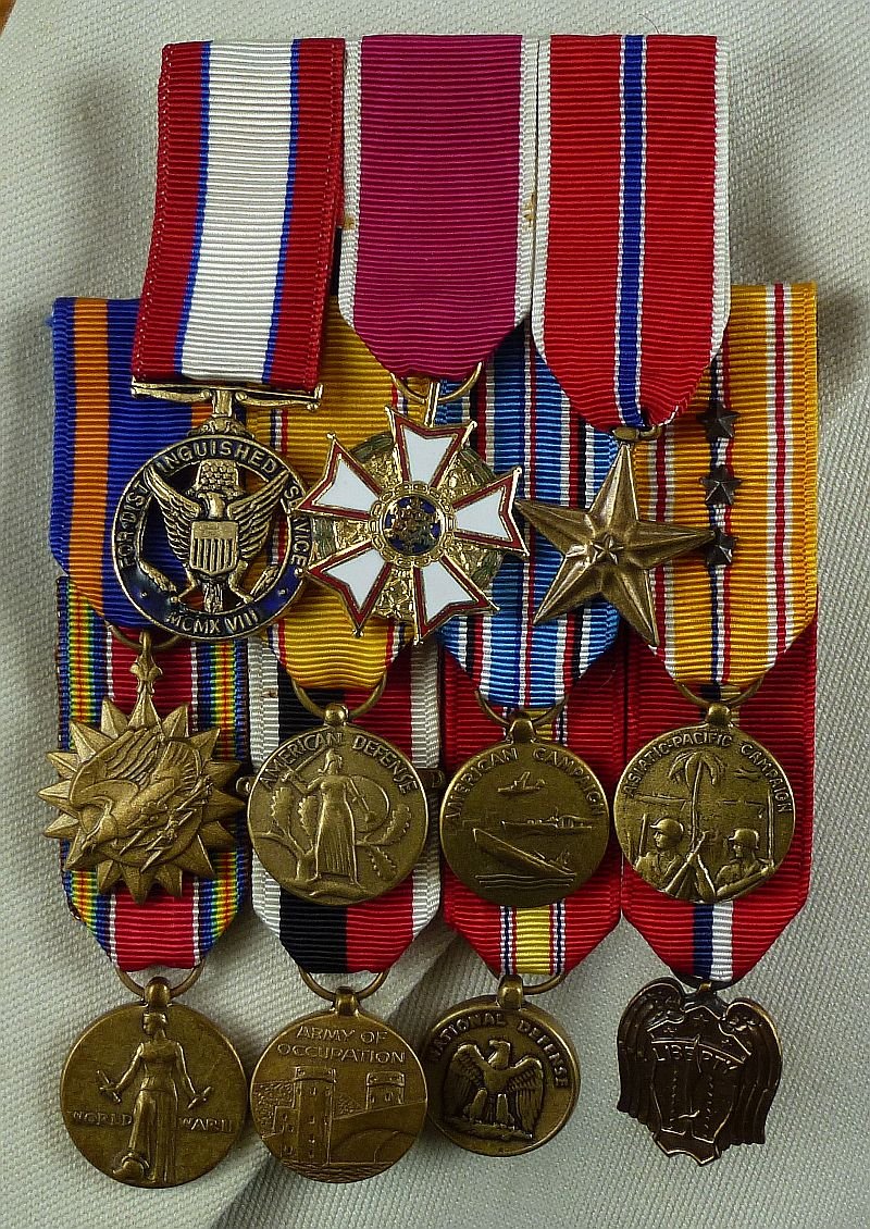 The Attributed White Mess Jacket of U.S. Army General James Francis Collins — image 2