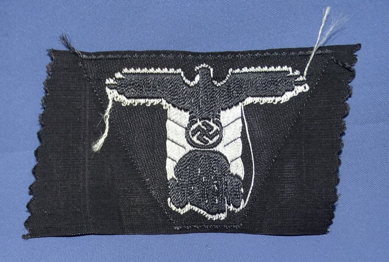 Waffen SS M43 Trapezoid Insignia — image 2