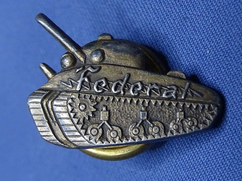 WWII M4-A1 Sherman Tank Federal Machine & Welder Co War Worker Lapel Badge — image 2