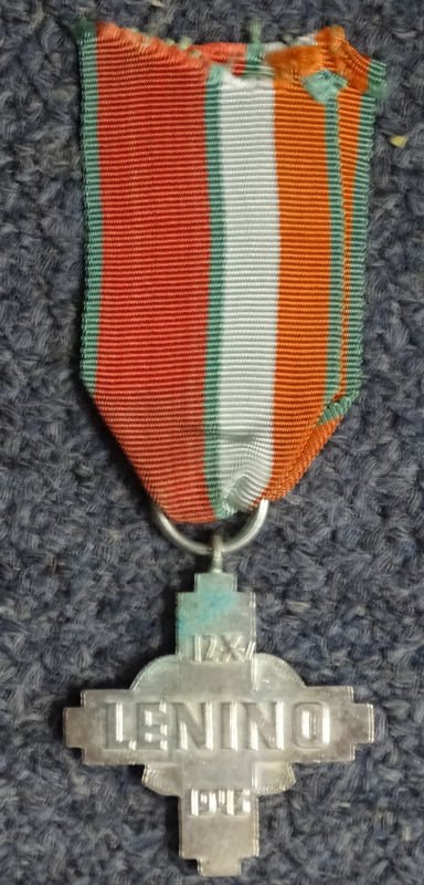 Polish War Cross Of Lenino Battle Medal With Incorrect Ribbon — image 2