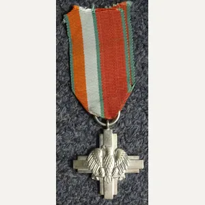 Polish War Cross Of Lenino Battle Medal With Incorrect Ribbon