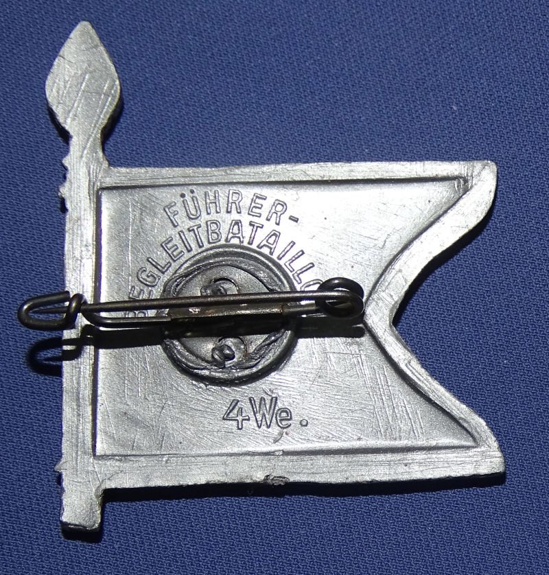 Fuhrer Escort Battalion Flag Plastic Tinnie — image 2