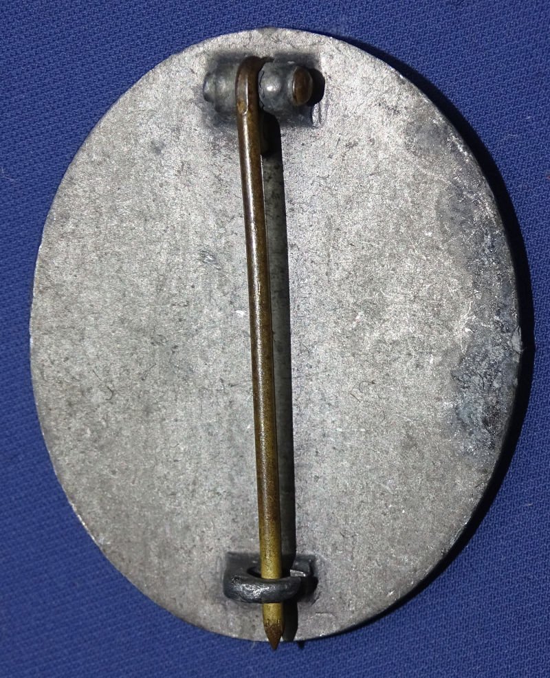 1939 Silver Wound Badge — image 2