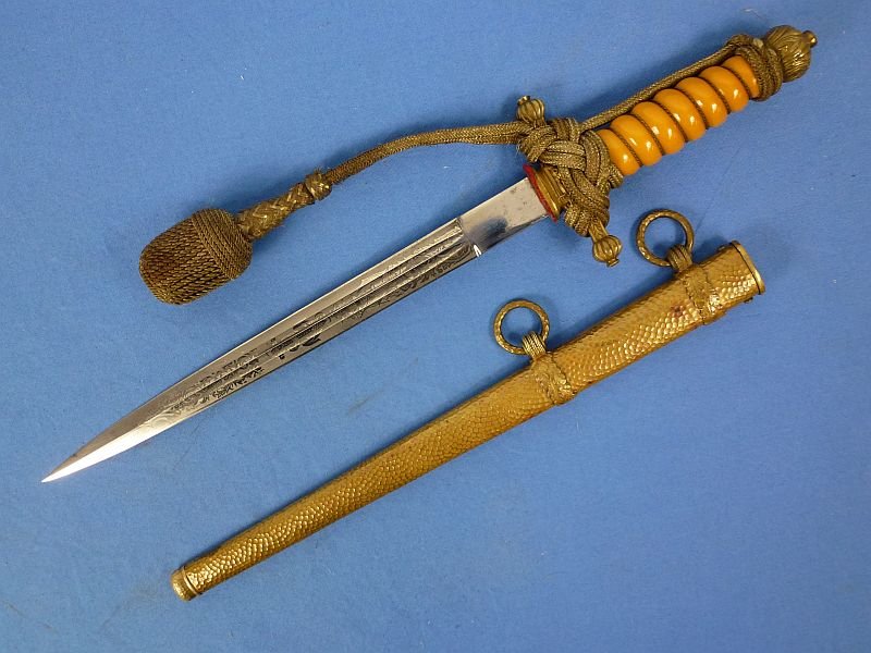 Weimar Period Model 1929 Reichsmarine Officer Dagger with Etched Blade by Alcoso with Portepee — image 2