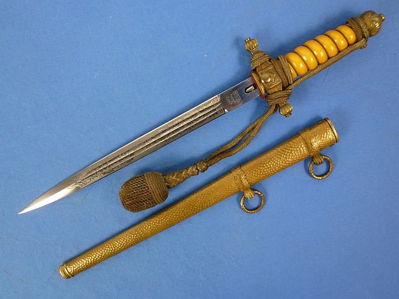 Weimar Period Model 1929 Reichsmarine Officer Dagger with Etched Blade by Alcoso with Portepee — image 3