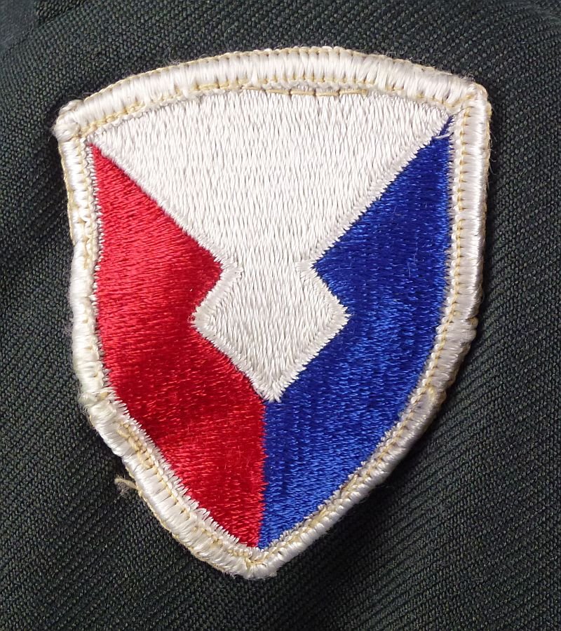 Uniform of U.S. Army Lieutenant General Robert L. Moore — image 4