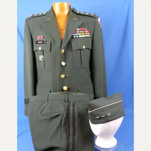 Uniform of U.S. Army Lieutenant General Robert L. Moore