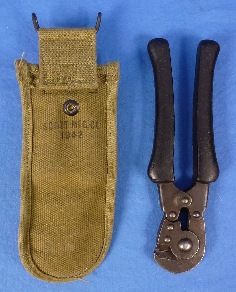 WWII US Army Wire Cutters in Belt Pouch — image 2
