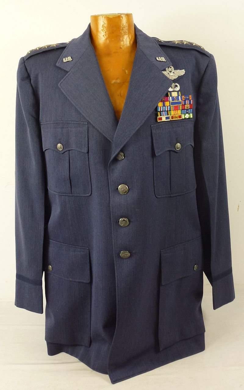 The Uniform of Air Force General Andrew P. Iosue — image 2