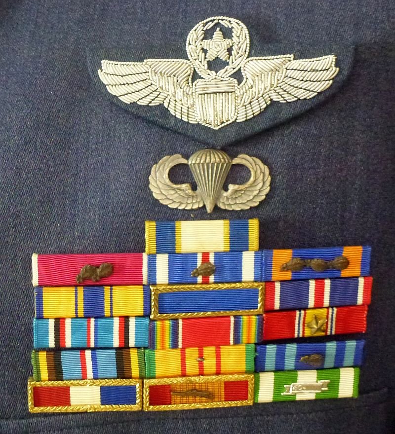 The Uniform of Air Force General Andrew P. Iosue — image 5