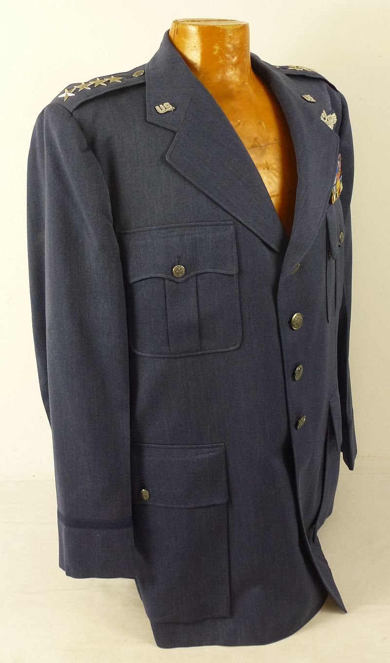 The Uniform of Air Force General Andrew P. Iosue — image 7