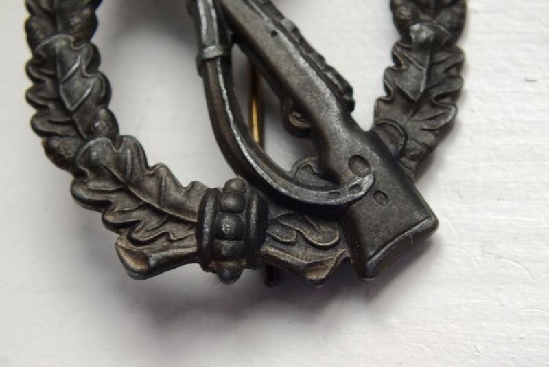 BRONZE INFANTRY ASSAULT BADGE SUPERB — image 7